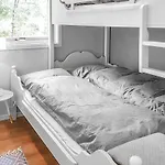 Three-bedroom In Vikanes * Eiknes