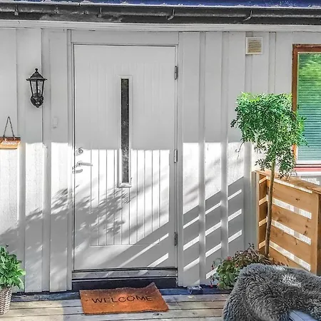 Three-bedroom In Vikanes Semesterbostad