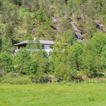 Three-bedroom In Vikanes * Eikemo