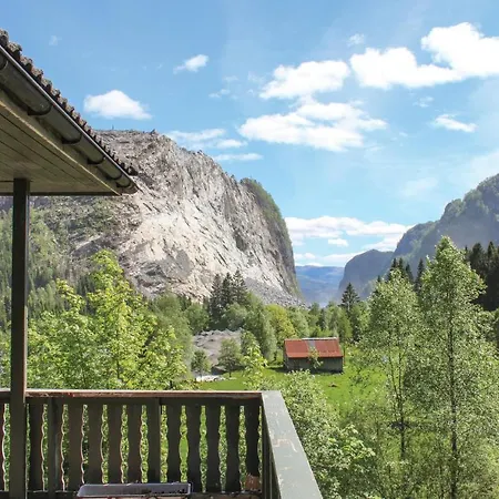 Three-bedroom In Vikanes *