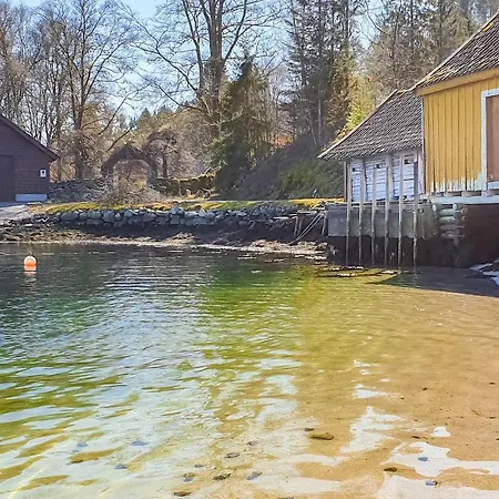 Semesterbostad Three-bedroom In Vikanes *