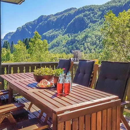 Three-bedroom In Vikanes *