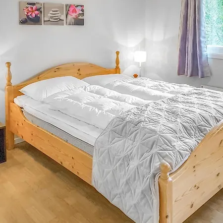 Three-bedroom In Vikanes *