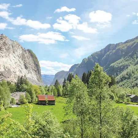 Three-bedroom In Vikanes * Eikemo