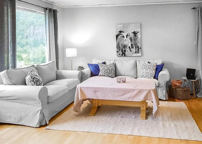 펜션 Three-bedroom In Vikanes Eiknes