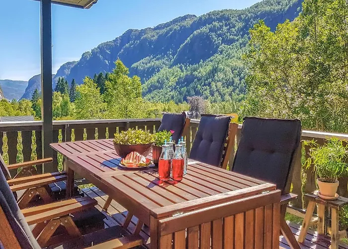 Three-bedroom In Vikanes *