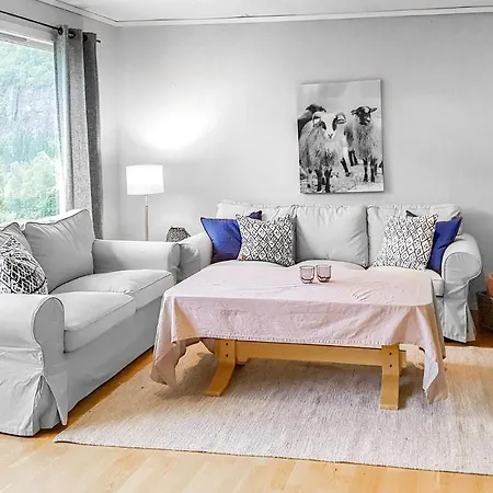 بيت للعطل Three-bedroom In Vikanes Eikemo