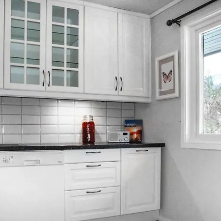 Three-bedroom In Vikanes * Eikemo