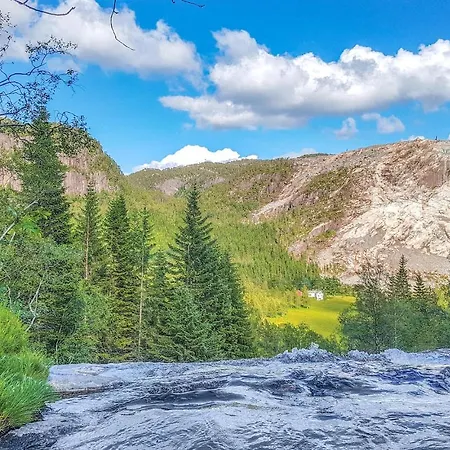 Three-bedroom In Vikanes بيت للعطل *